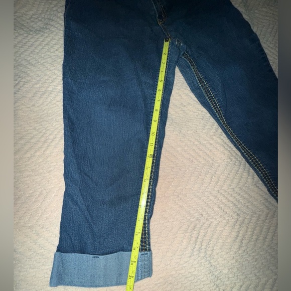 a.n.a Women's stretchy fold up capri Jeans. Size 8. VGUC - Picture 5 of 9